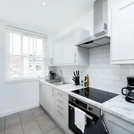 Stylish 3Br Flat In The Heart Of Soho London Appartement Buitenkant foto
