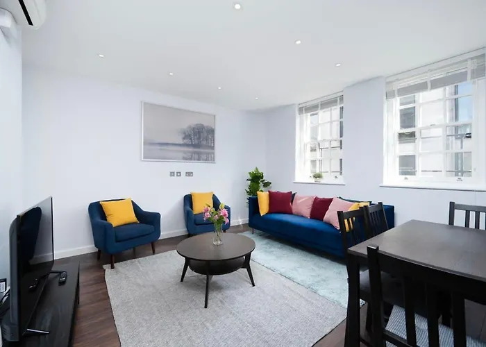 Stylish 3Br Flat In The Heart Of Soho London