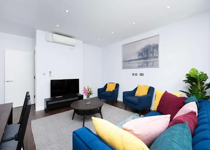 Stylish 3Br Flat In The Heart Of Soho London