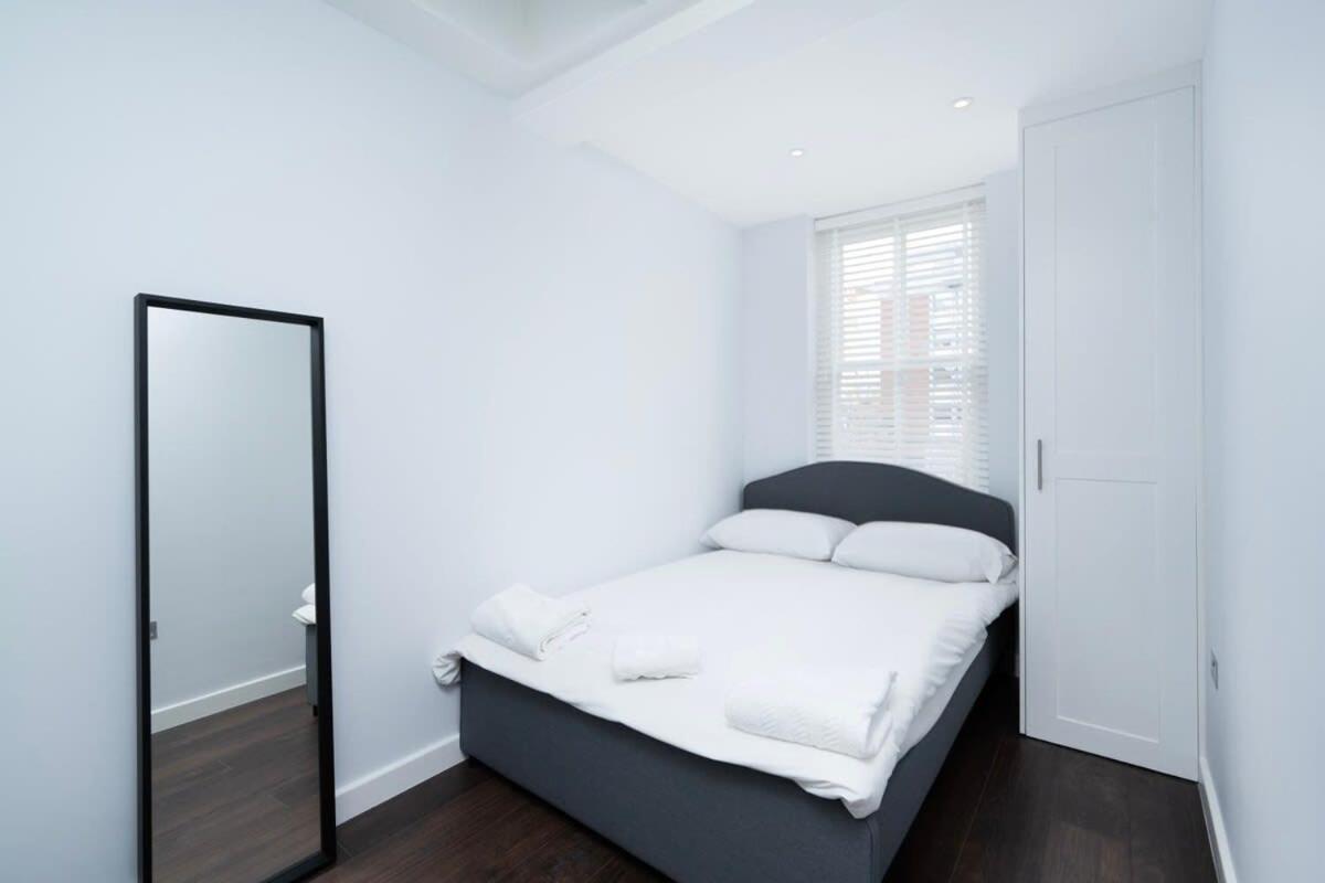 Stylish 3br Flat In The Heart Of Soho *